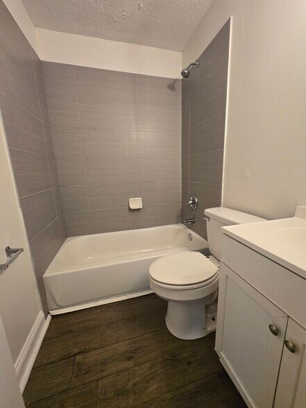 Building Photo - 617 Lexington Ave