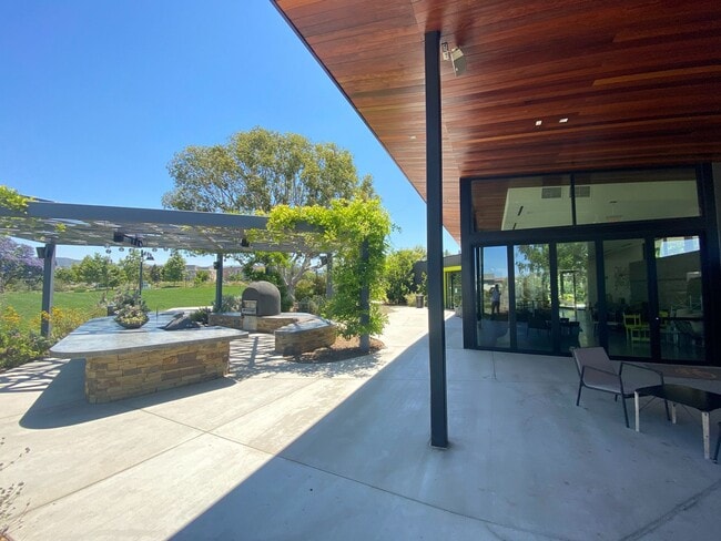 Building Photo - 2 BEDROOM HOME FOR LEASE IN IRVINE