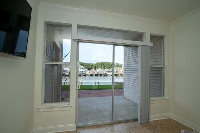 Building Photo - 12386 River Highlands Dr