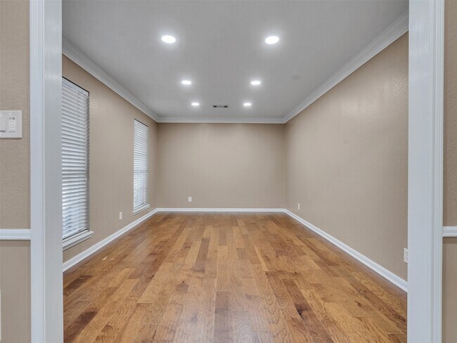 Building Photo - 6702 Moccasin Bend Dr