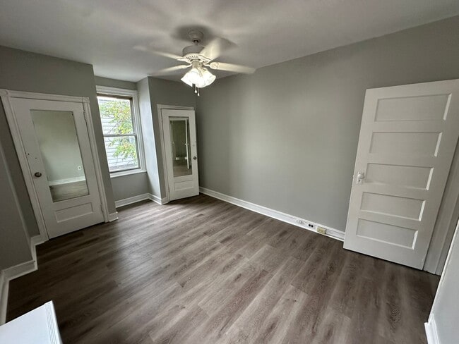 Building Photo - Charming updated 3 bed 1 bath in amazing location