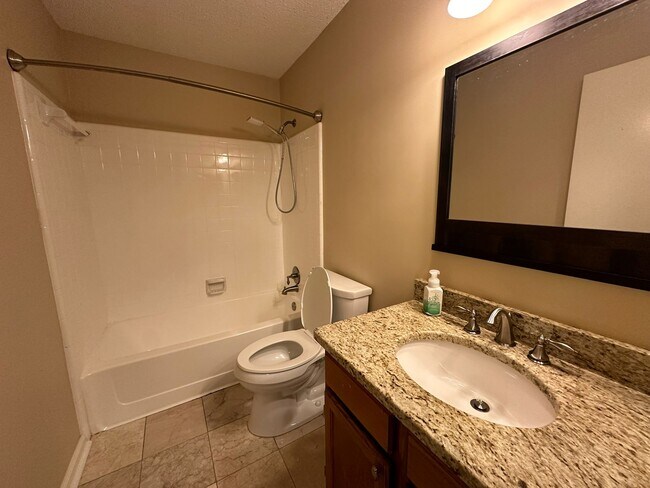 Building Photo - 7024 Somerset Cir