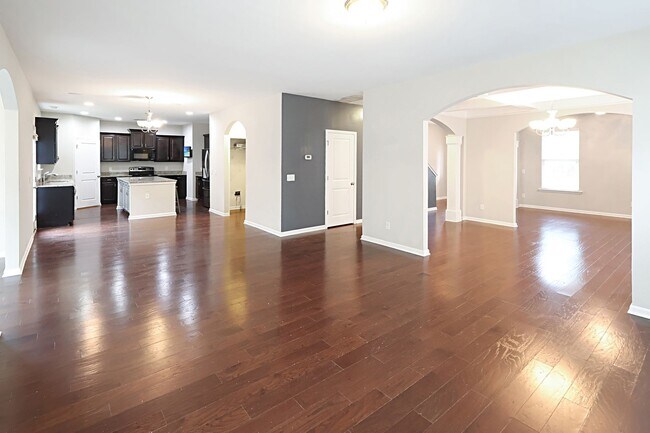 Building Photo - Stunning & Spacious 4 Bedroom Home in Highland Falls Community