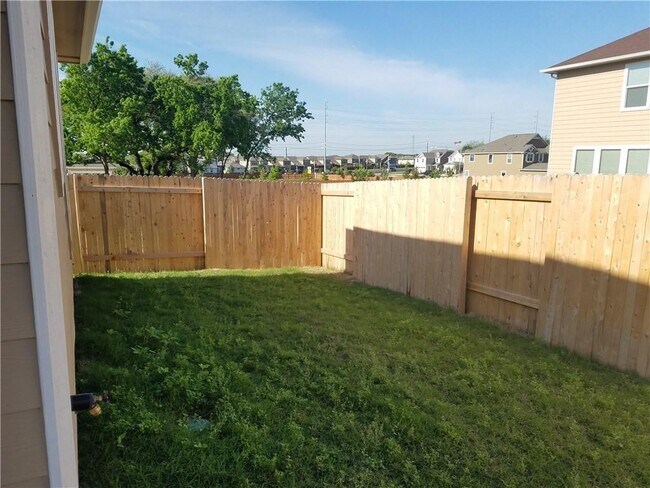 Building Photo - 9006 Acorn Cup Dr