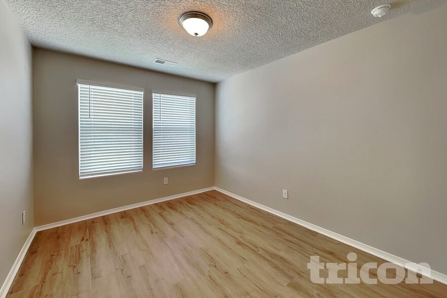 Building Photo - 1806 Valle Vista Rd NW