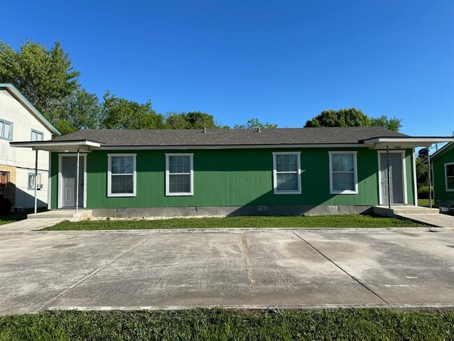 Primary Photo - 1146 Magnolia St