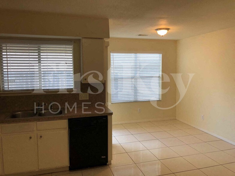 Building Photo - 1123 Intrepid Oak Ln