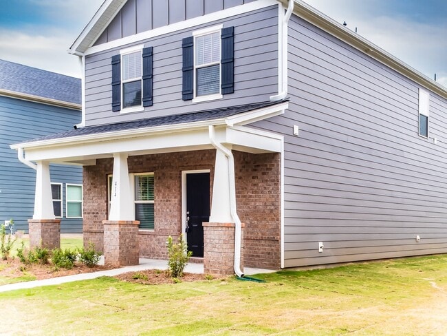 Building Photo - "Charming 3-Bedroom Retreat with 2.5 Baths in the Heart of Belmont!"