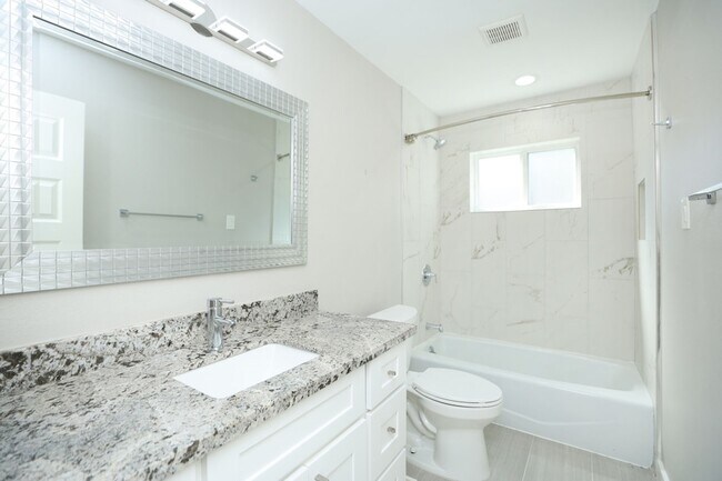 Building Photo - 2214 Holly Knoll St