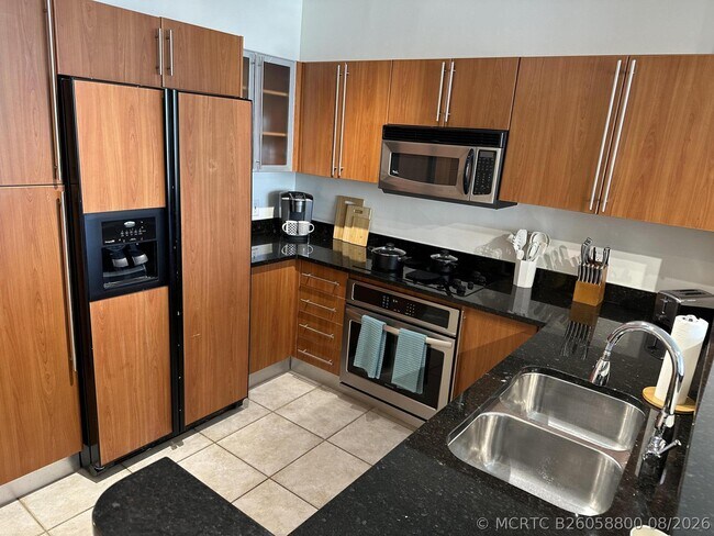 Building Photo - 1551 N Flagler Dr