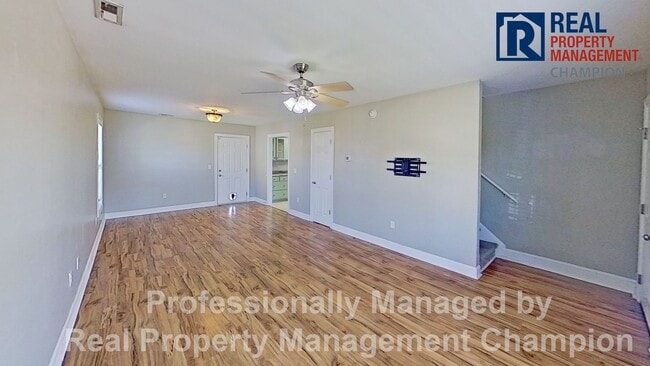 Building Photo - 3 BD/2.5 BA Home with Fenced Yard & Attached Garage