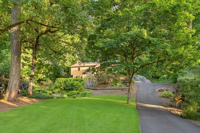 Building Photo - Beautiful 3 bedroom home in Lake Oswego!
