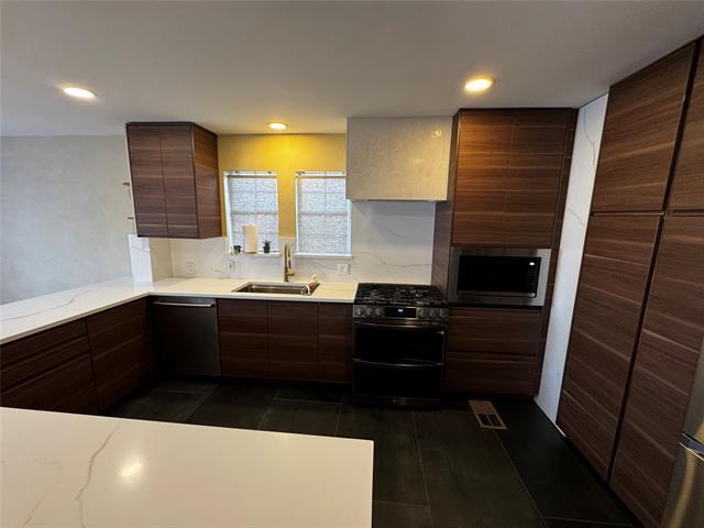 Building Photo - 1112 Kings Hwy