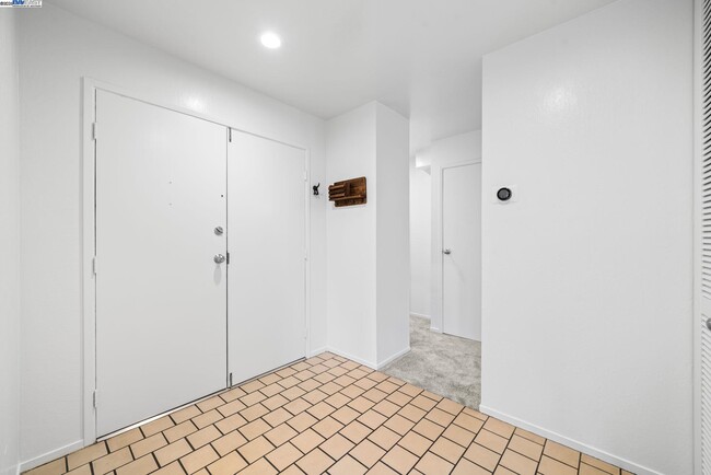 Building Photo - 695 Mariposa Ave