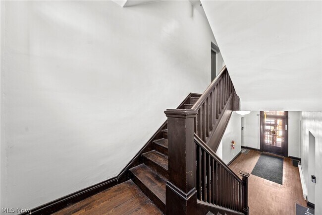 Building Photo - 1385 Cranford Ave