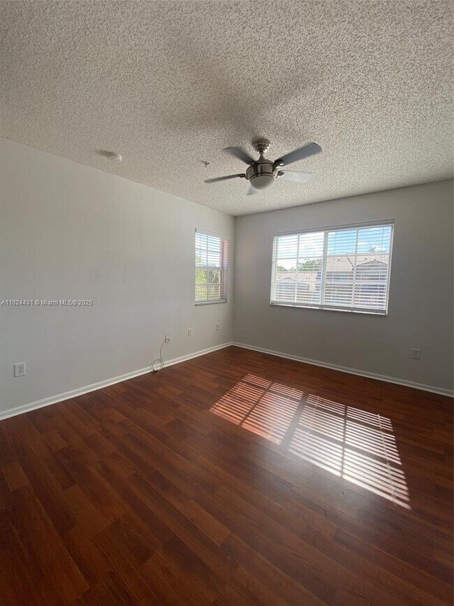 Building Photo - 8010 N Nob Hill Rd