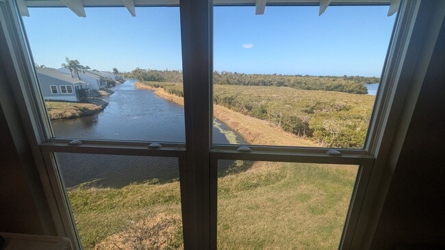 Building Photo - Seasonal/short term 2/2 vacation condo close to Anna Maria