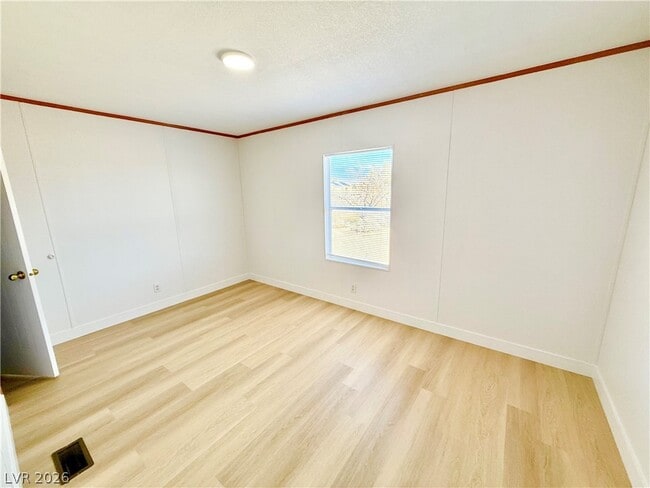 Building Photo - 4210 E Cheyenne Way