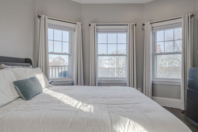 Building Photo - 41 Farragut Rd