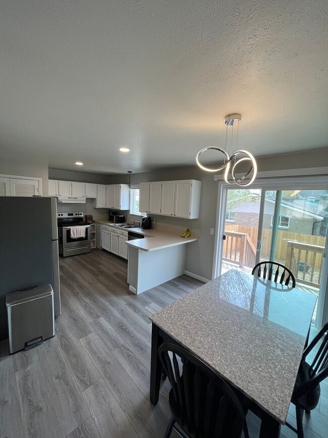 Building Photo - 1/2 Duplex in the very desirable West Arva...
