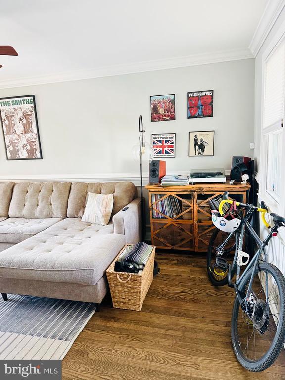 Building Photo - 1911 D St NE