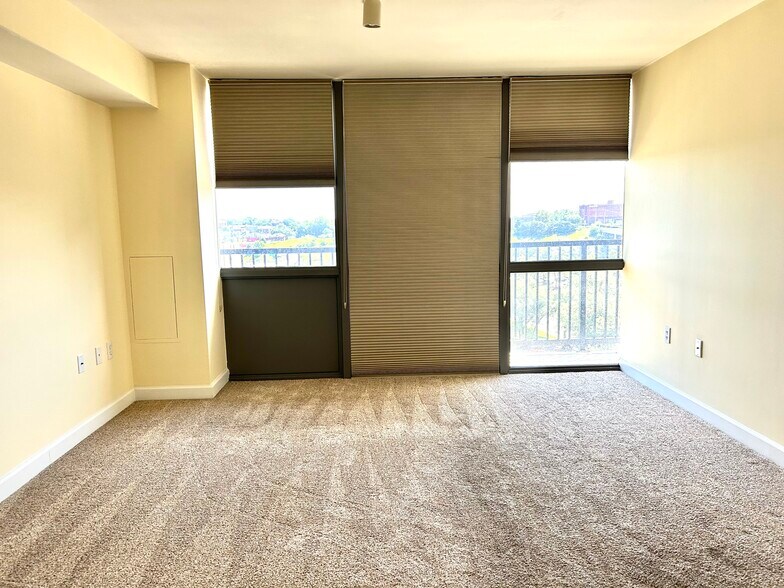 Building Photo - 600 Admiral Blvd