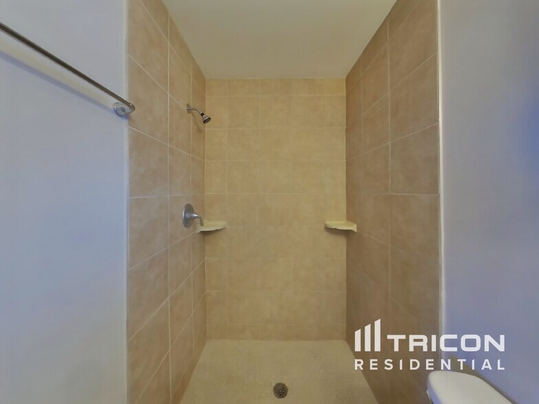 Building Photo - 1484 Bloomingdale Rd