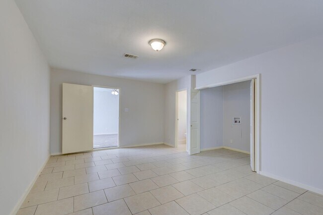 Building Photo - 4123 Dacca Dr