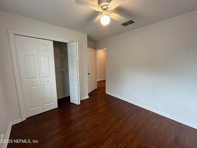 Building Photo - 4525 Shaky Leaf Ln N