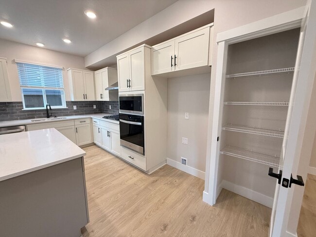 Building Photo - Brand New Stunning 5 Bed/3 Bath Home - Steven's Ranch