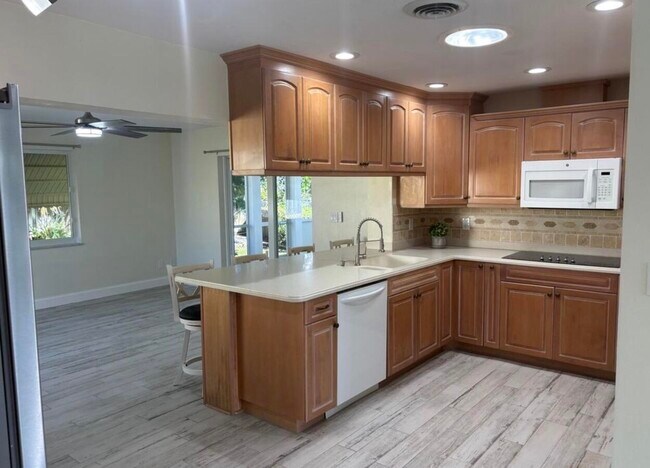 Building Photo - 3393 NE Sandra Dr