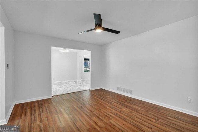 Building Photo - 2142 Cloverdale Dr SE