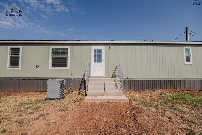 Building Photo - 106 S Pacific Ave