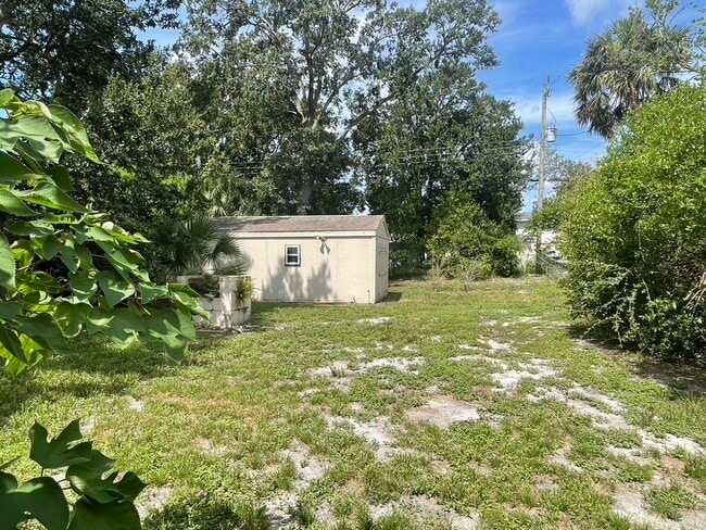 Building Photo - 1500 Wildrose Ln