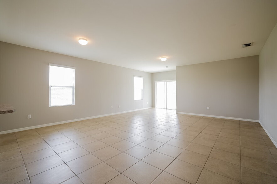 Building Photo - 1301 SW 9th Ct