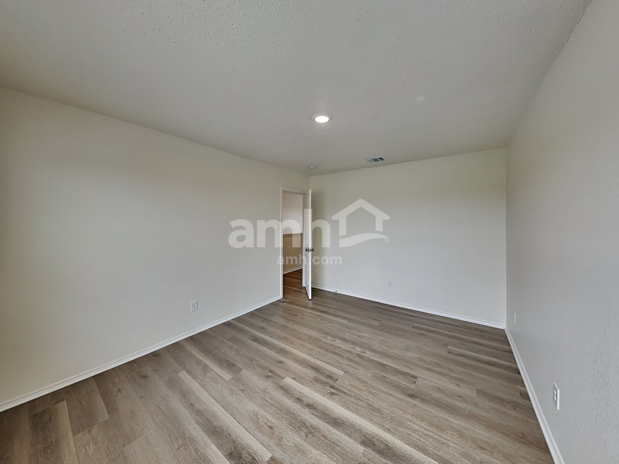 Building Photo - 240 Equestrian Dr
