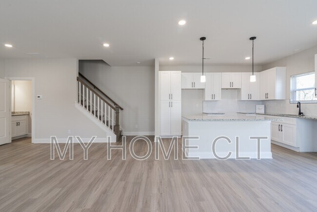 Building Photo - 3646 Trull St