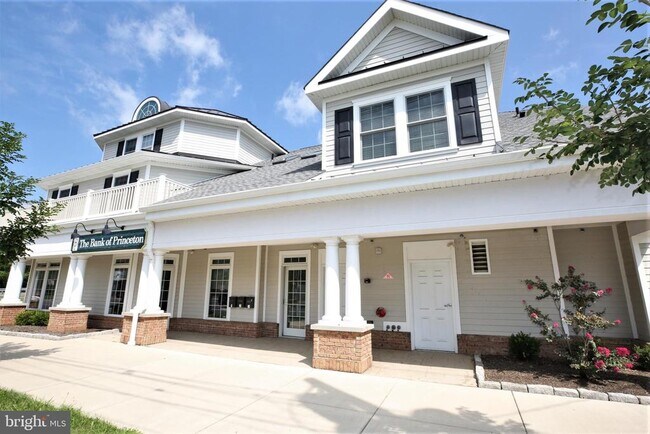 Primary Photo - 11 Cranbury Rd
