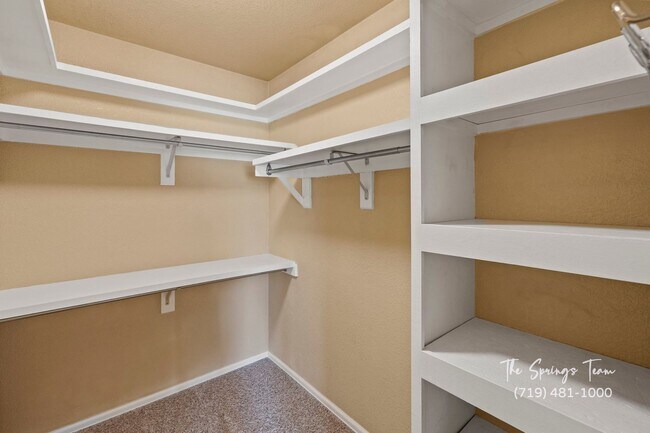 Building Photo - Spacious & Unique 3BD/2BA Townhome w/ Gara...