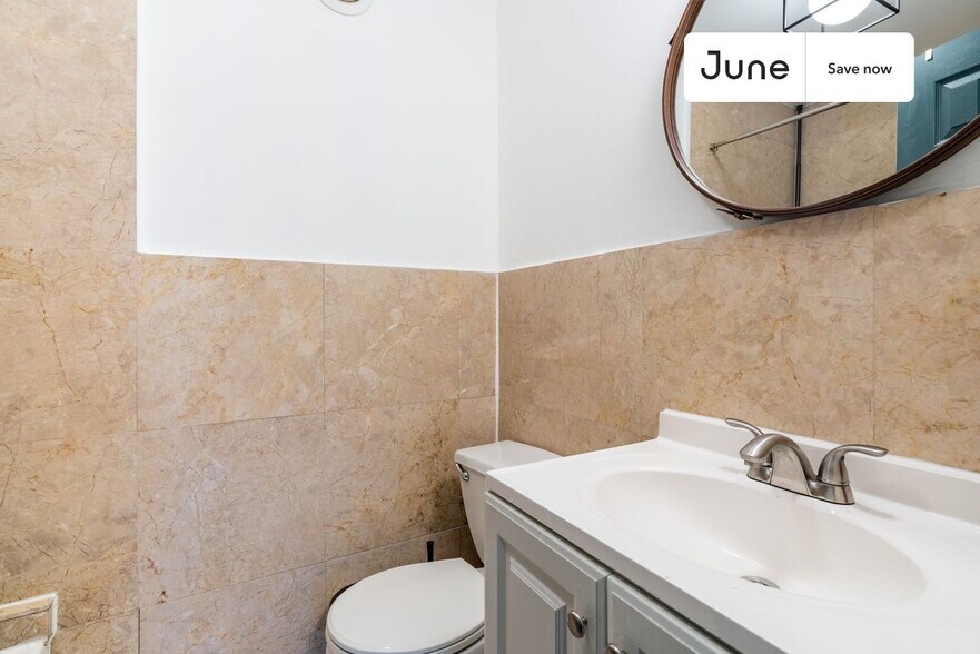 Building Photo - 336 W 46th St