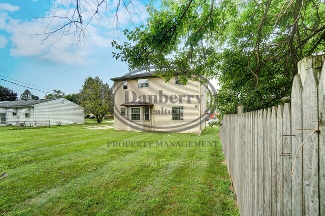 Building Photo - 1006 Ranch Dr