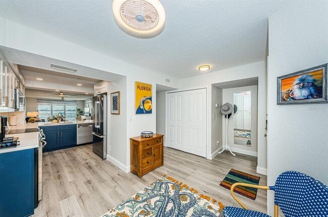 Building Photo - 6105 Bahia Del Mar Cir N