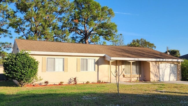 Building Photo - 651 NW Sharpe St