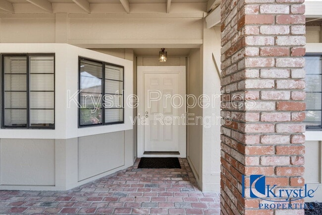 Building Photo - 343 Clydesdale Dr