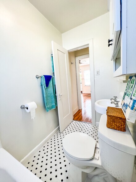 Building Photo - 239 Pacific St