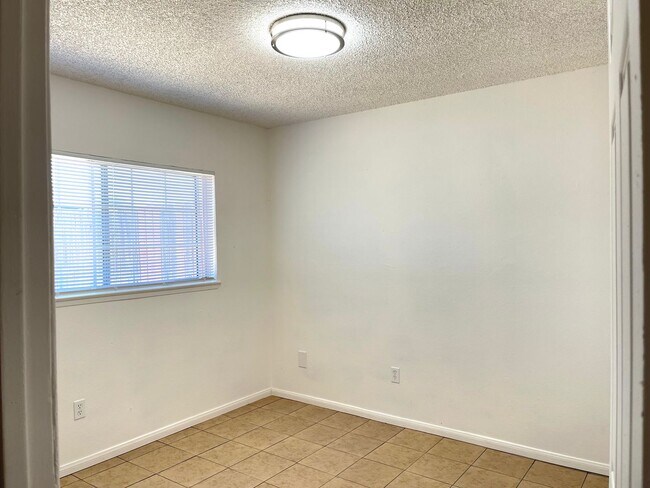 Building Photo - Spacious Four Bedroom Two Bathroom home for lease in San Bernardino, CA $3,175