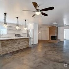 Building Photo - Great Opportunity, Great Location!   4Bed/...