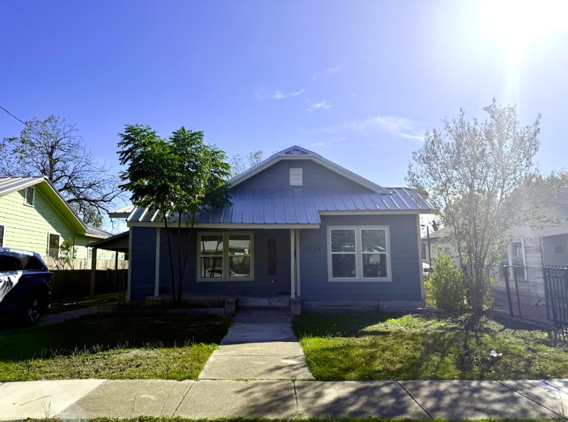 Building Photo - 3224 W Houston St