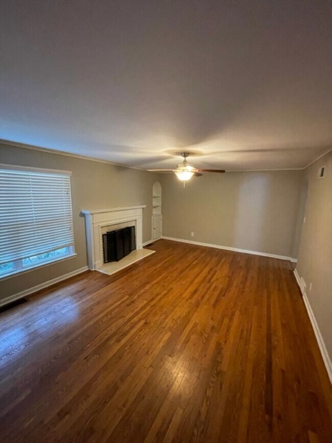 Building Photo - 3 Bed 2 Bath in Phelps Grove