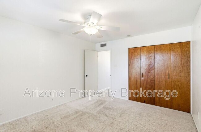 Building Photo - 1704 E Bell De Mar Dr